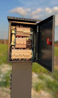 Сборка электрощитов любой сложности: от вводно-распределительных устройств до щитов управления и автоматизации.